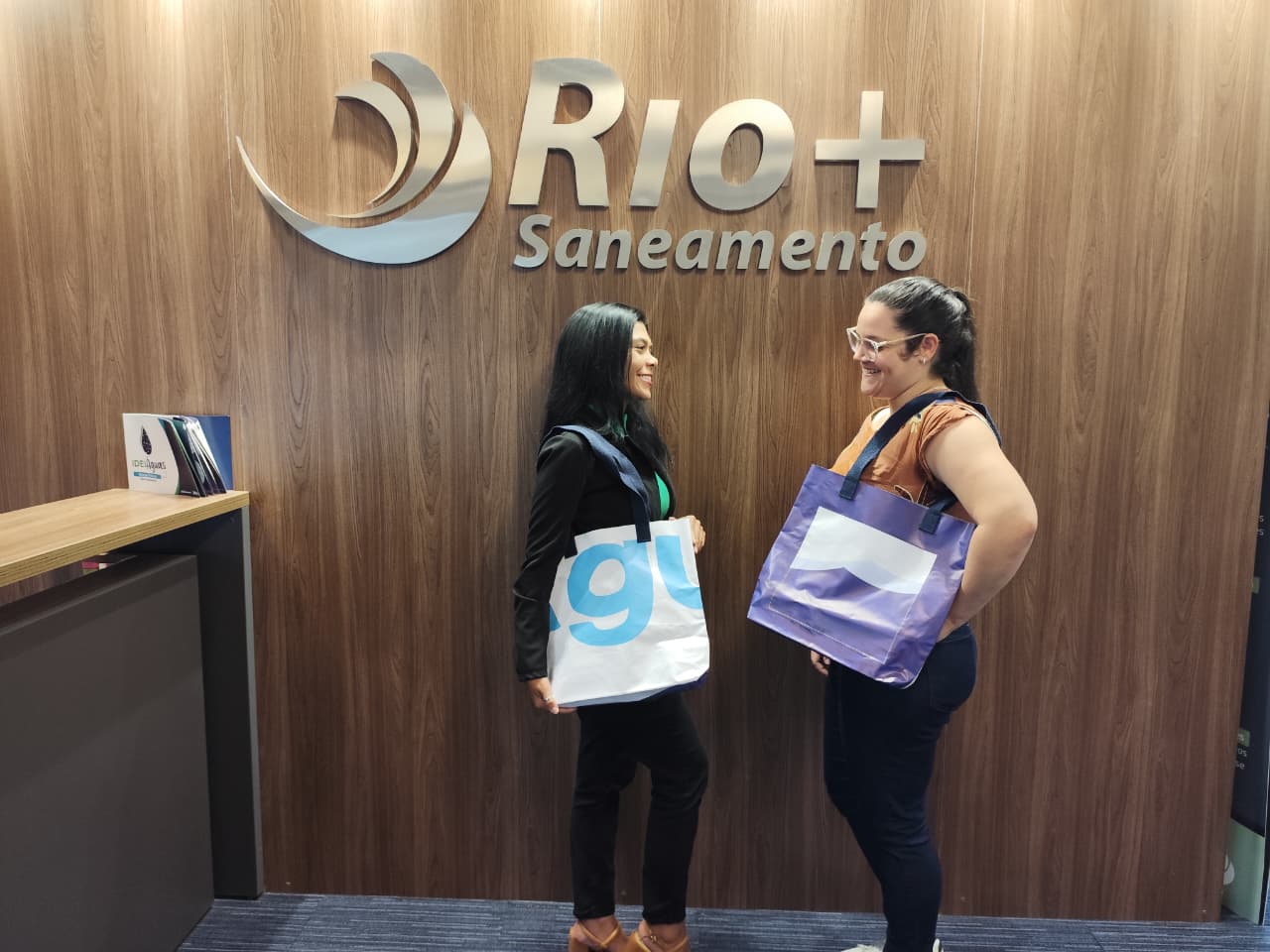 Concessionária inicia projeto para transformar uniformes usados em bolsas e estojos sustentáveis